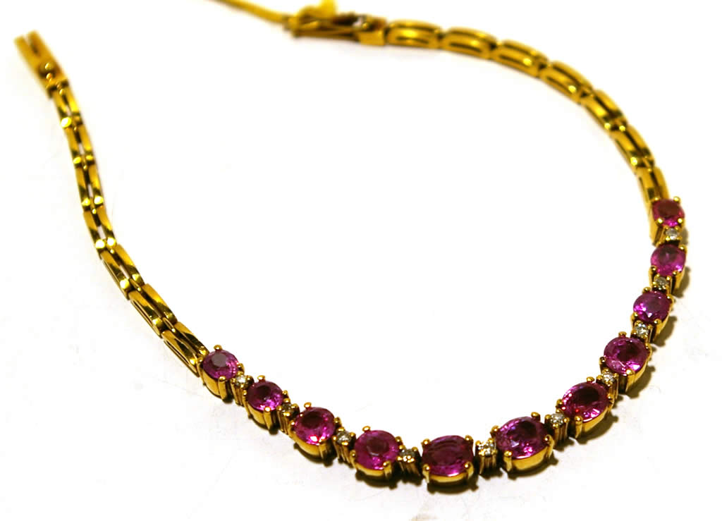 18ct Yellow Gold Graduated Amethyst and Diamond Spacer Link Bracelet