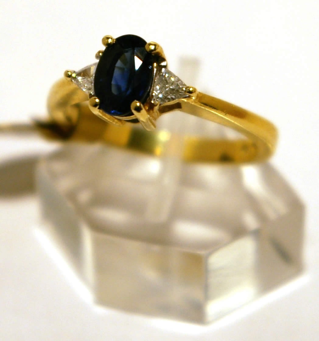 Oval Cut Sapphire and 2 Trilliant Cut Diamonds in 18ct Yellow Gold